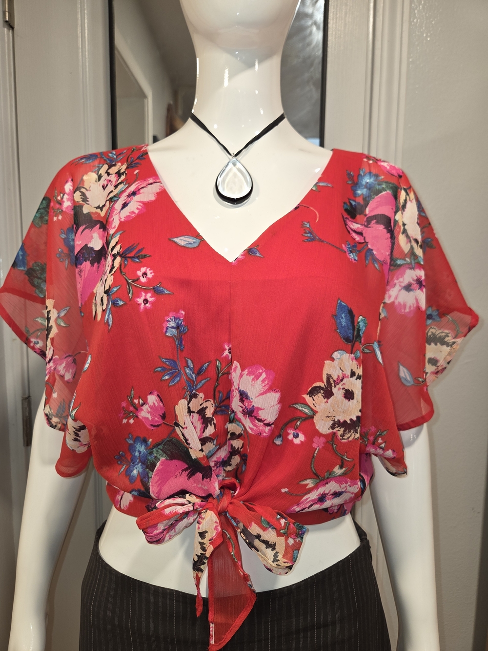 Express Beautiful Red Floral Tie-Front Crop Top Sz M